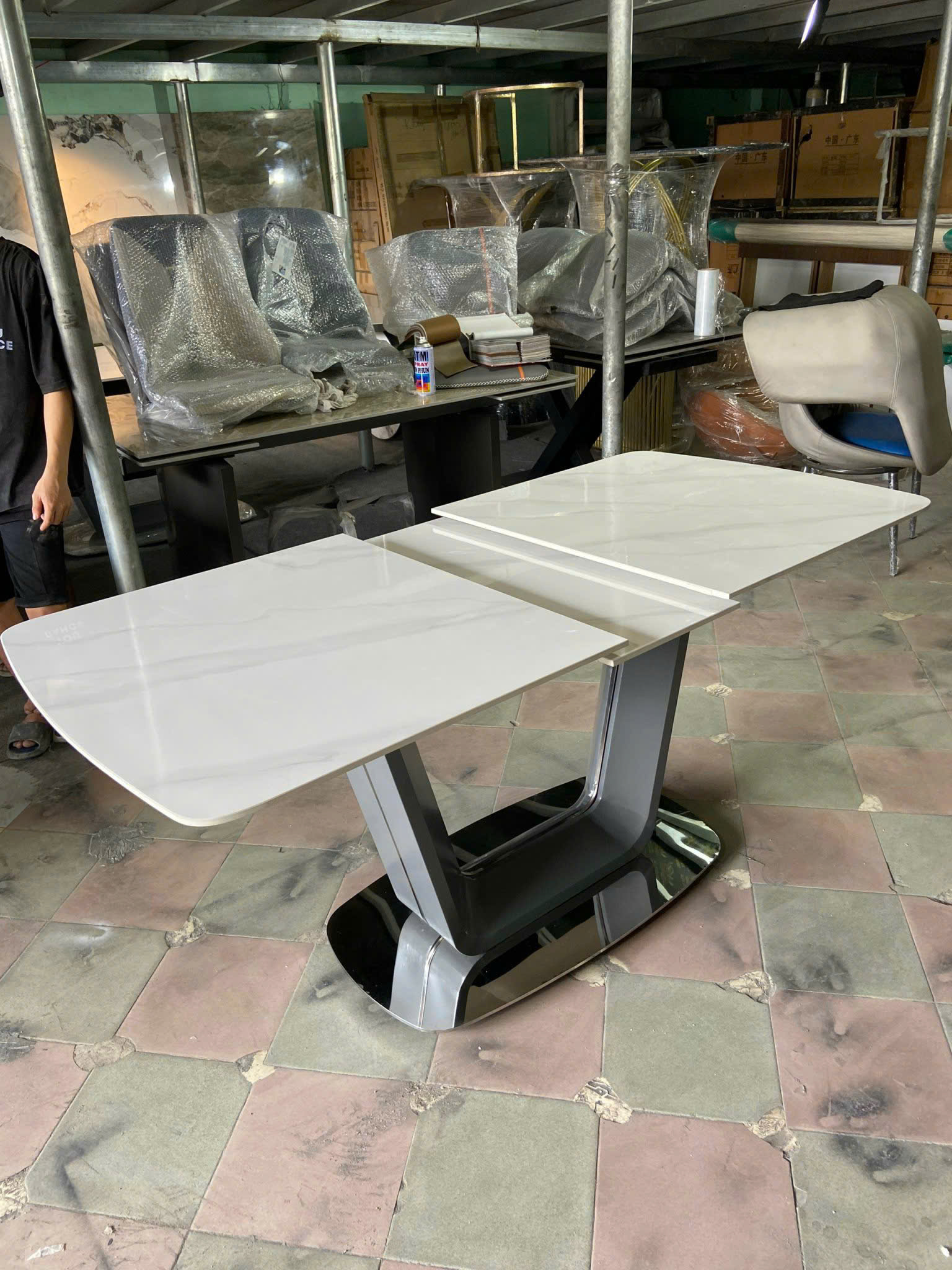 bàn ăn hiện đại